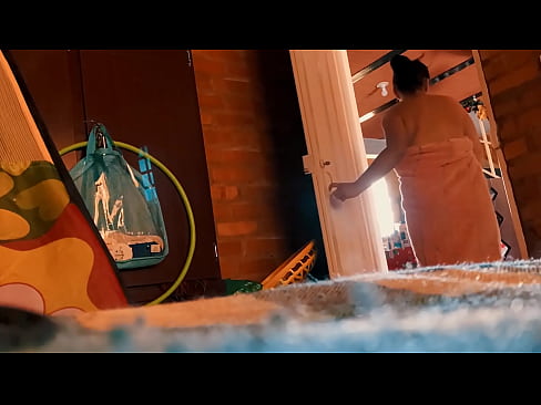 ❤️ 我的叔叔跟着我进了浴室，他在我洗澡的时候干了我。 ️ Beautiful porn