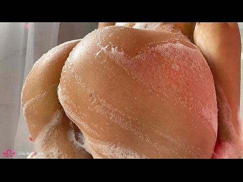 ❤️ 布鲁内特在淋浴时用振动器自慰阴部达到强烈的高潮 ️ Beautiful porn